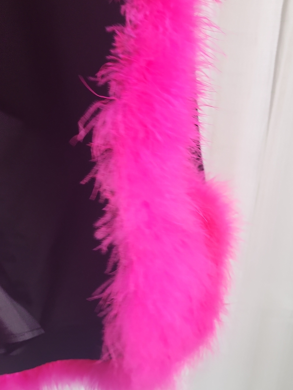 Lisa Perry Barneys New York Black Shift Dress with Hot Pink Feather Trim. Size 8 - Picture 9 of 16